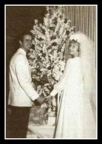 A picture of Virl Osmond and his ex-wfie Christopher Marie Carroll on their wedding.